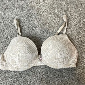 Victoria secret push up 32C cream and off white